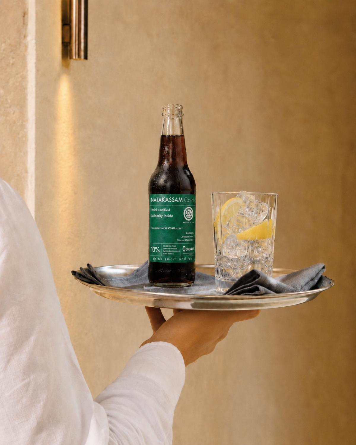 Service de Natakassam Cola sur plateau